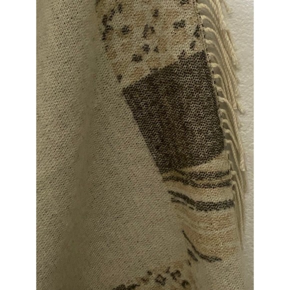 Adrienne Vittadini Reversible Herringbone fringe Shawl/Poncho One size - Picture 8 of 11
